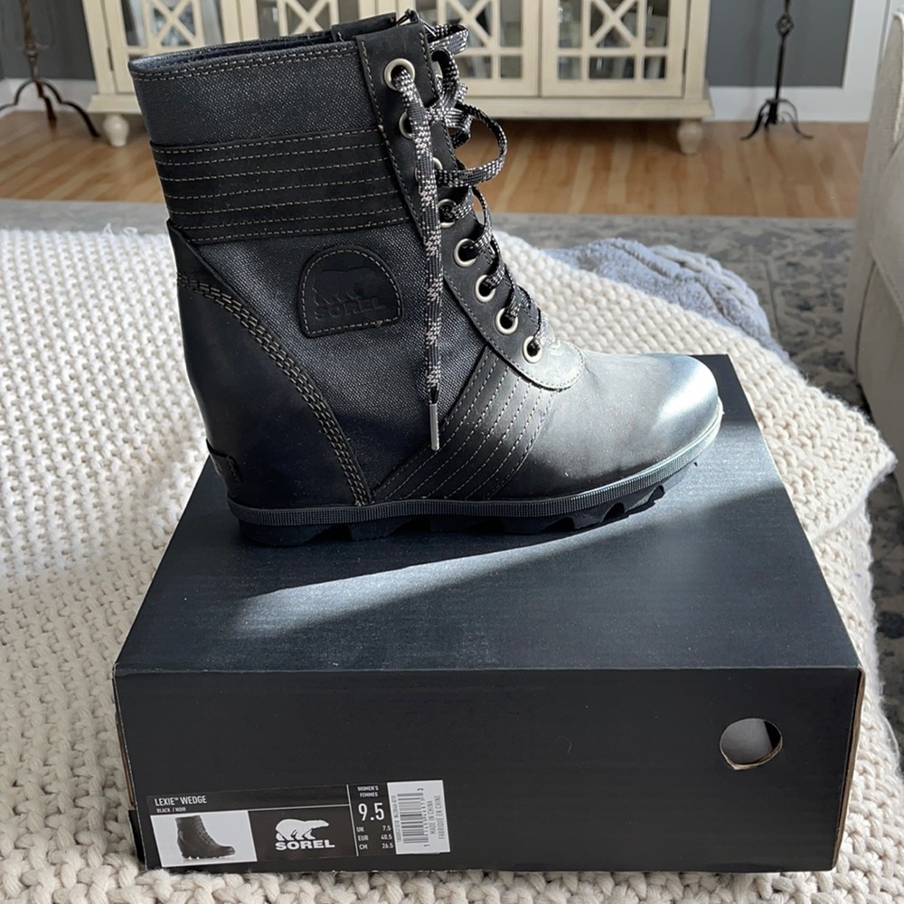 Sorel Lexie Wedge boots bran new with box